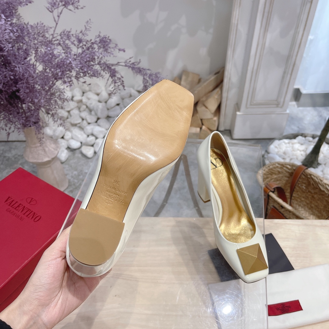 VALENTINO GARAVANI Roman Stud WOMEN 18 - vstockx