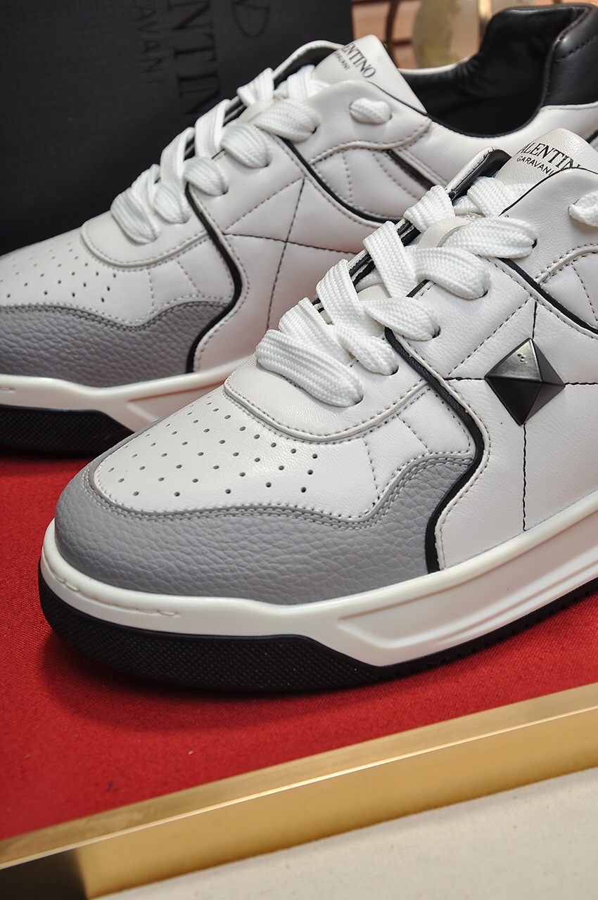 Valentino Garavani One Stud Low-top sneakers 8 - vstockx