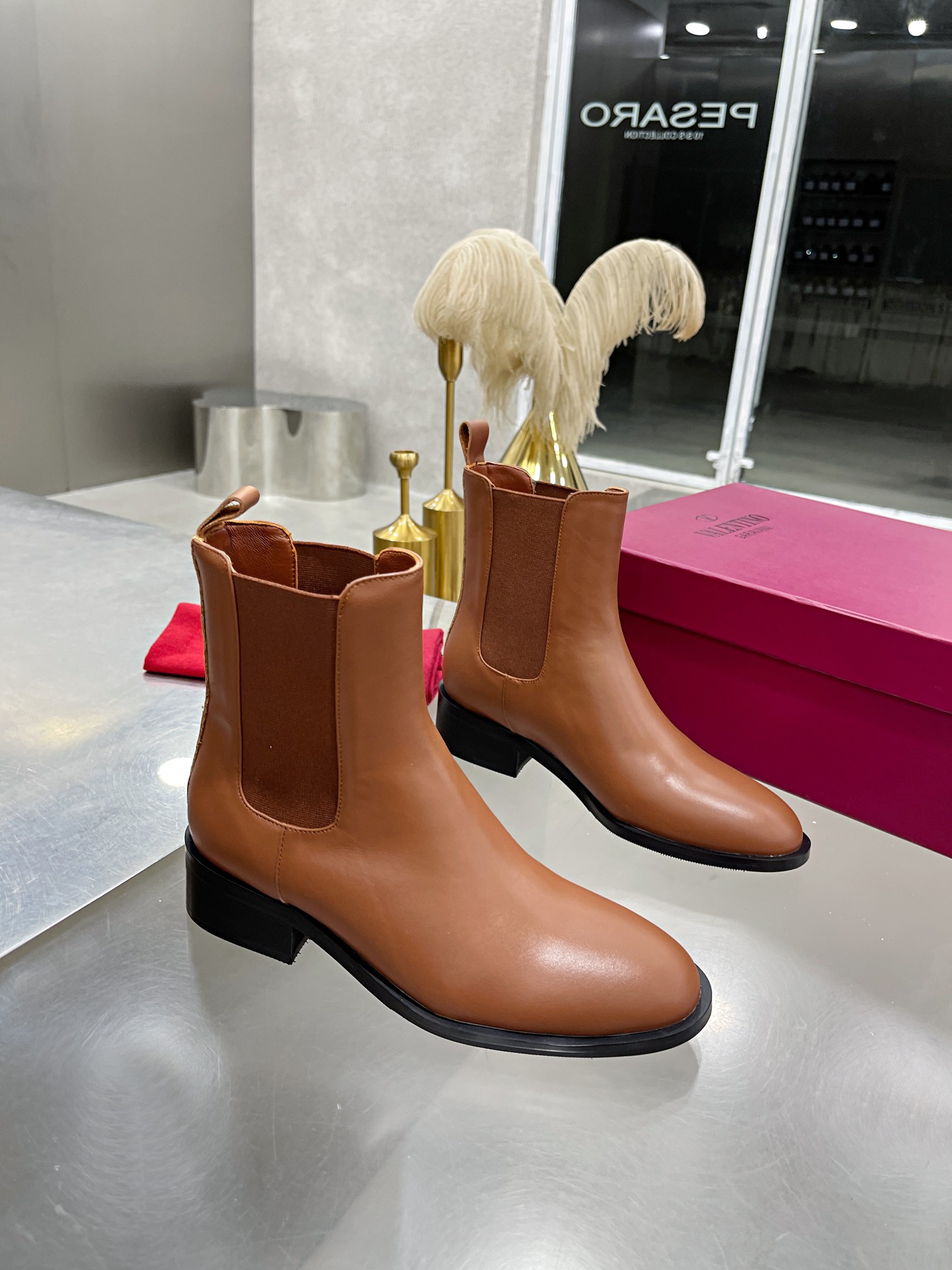 VALENTINO GARAVANI Roman Stud BOOT WOMEN 29 - vstockx