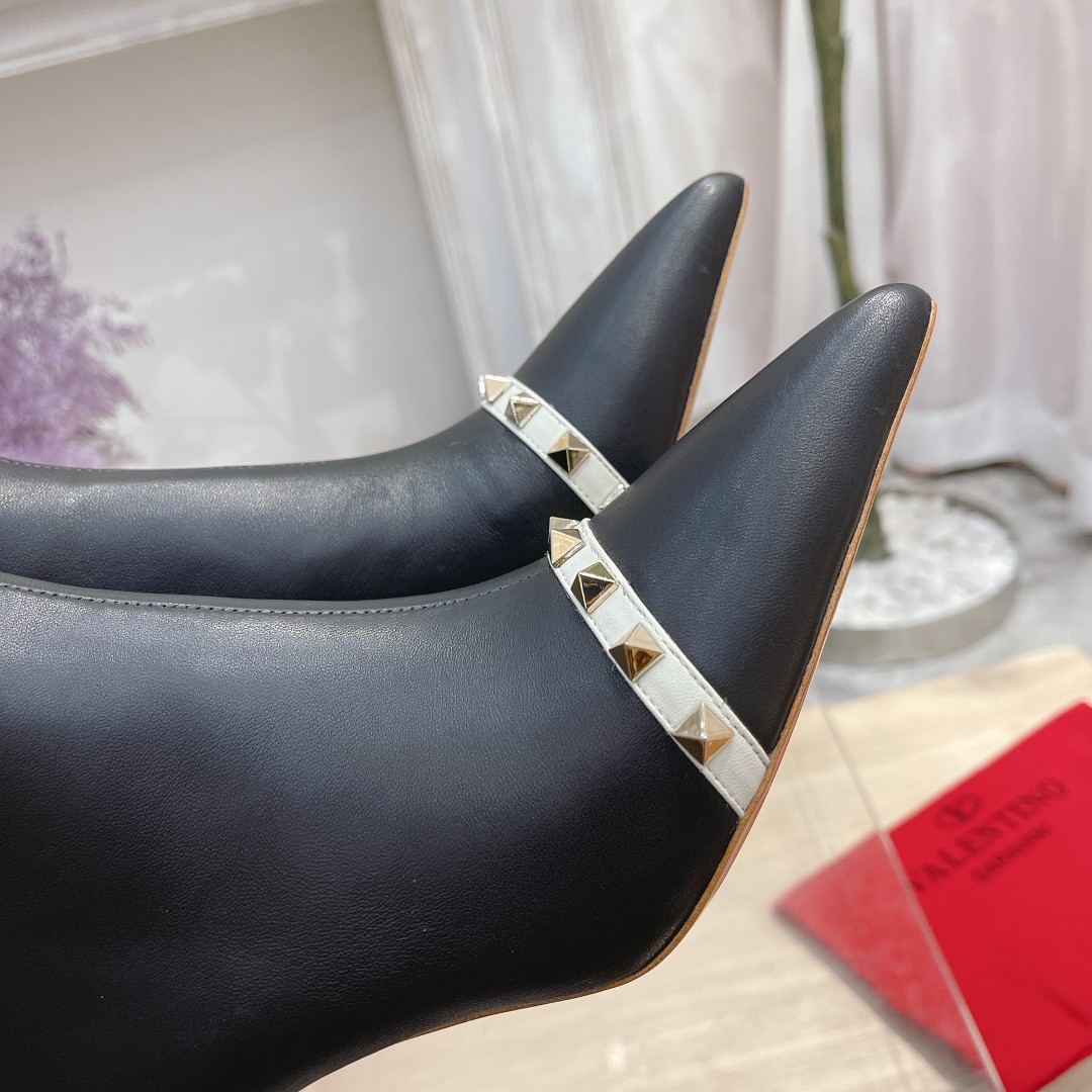 VALENTINO GARAVANI Roman Stud BOOT WOMEN 30 - vstockx