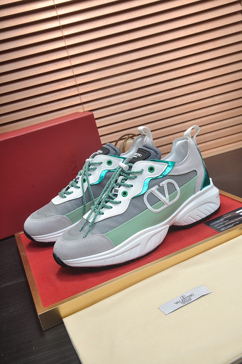 Valentino Garavani Low-top sneakers 18 - vstockx