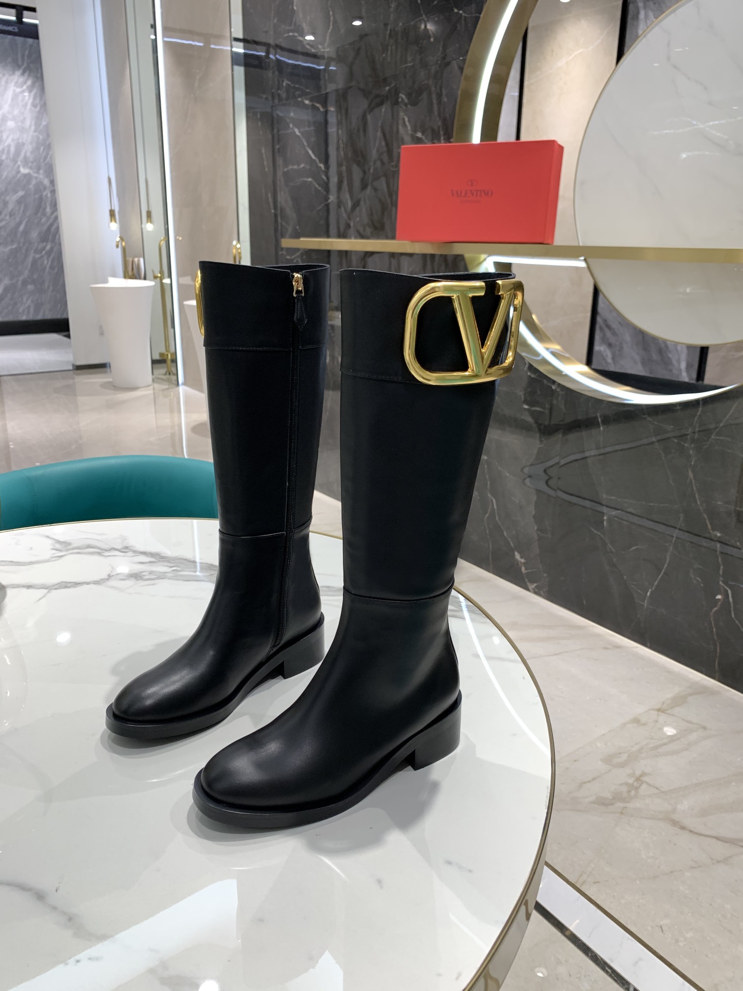 VALENTINO GARAVANI Roman Stud WOMEN 24 - vstockx