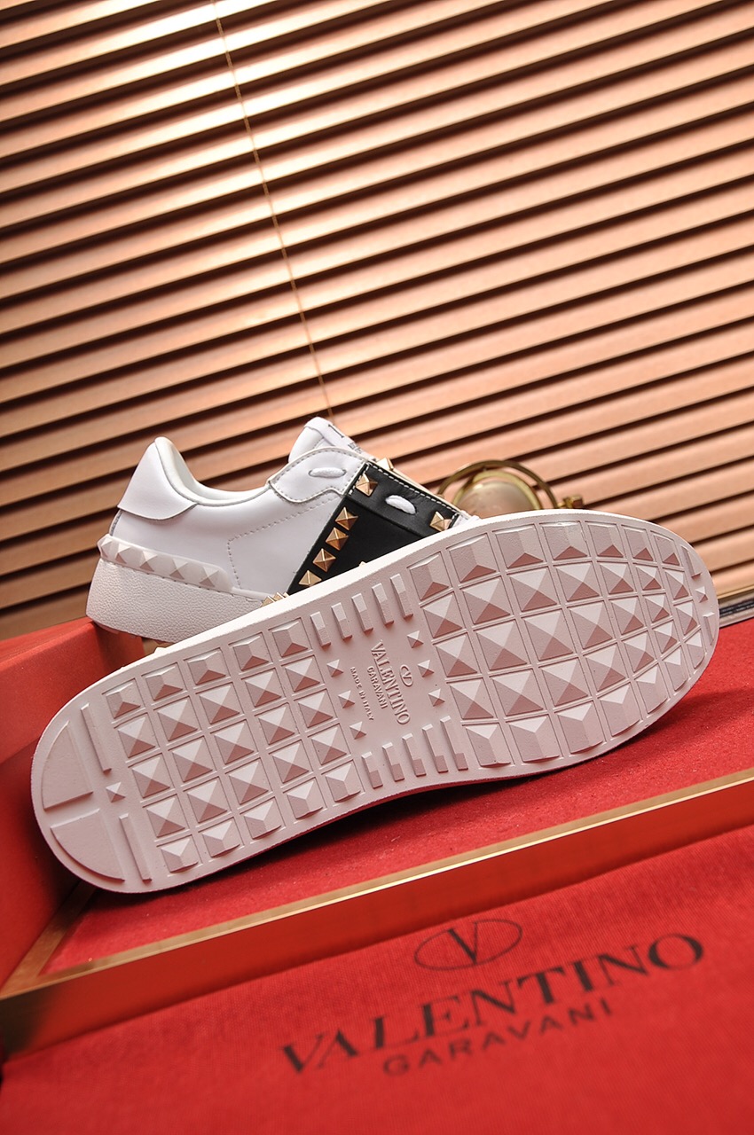 Valentino Garavani Rockstud Untitled calfskin sneaker 10 - vstockx