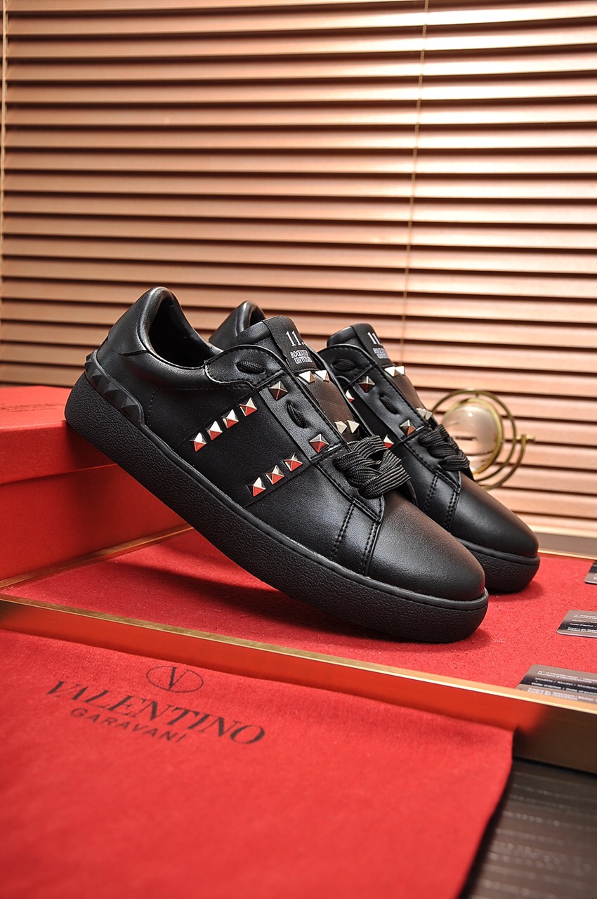 Valentino Garavani Rockstud Untitled calfskin sneaker 8 - vstockx