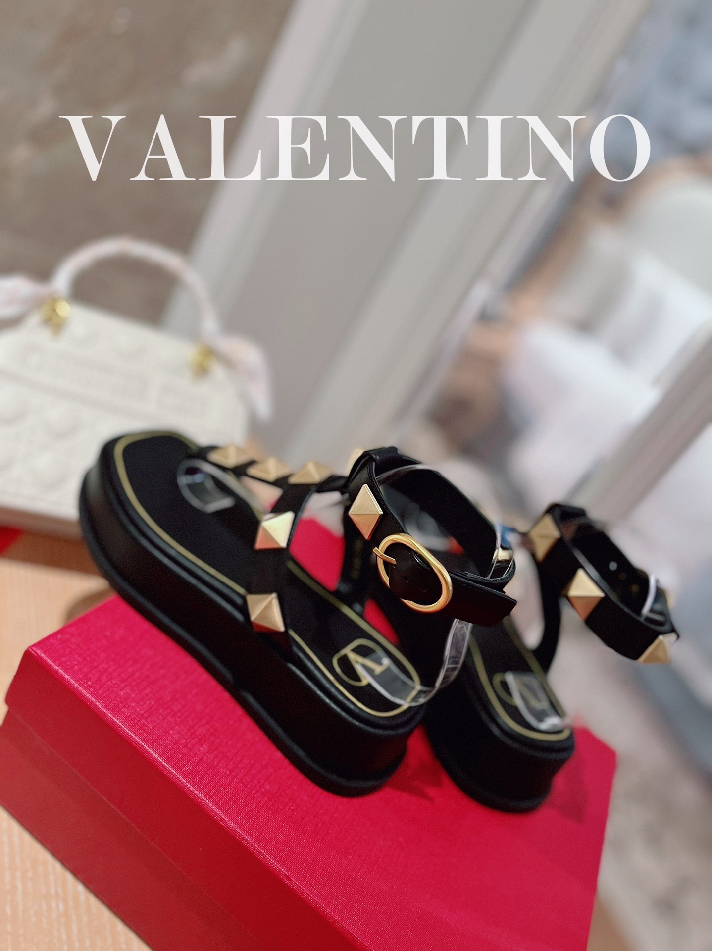 VALENTINO GARAVANI Roman Stud WOMEN 1 - vstockx