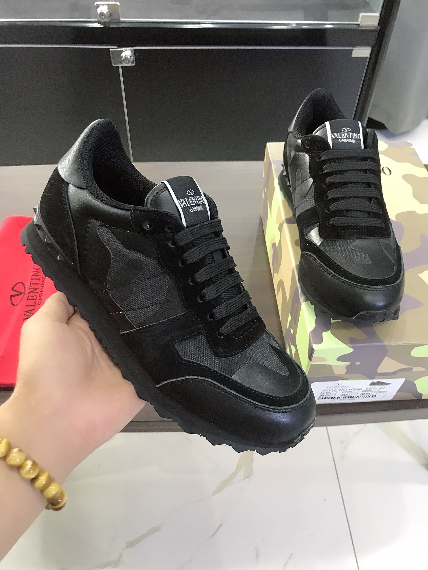 Valentino Garavani Rockrunner camouflage-print sneakers 5 - vstockx