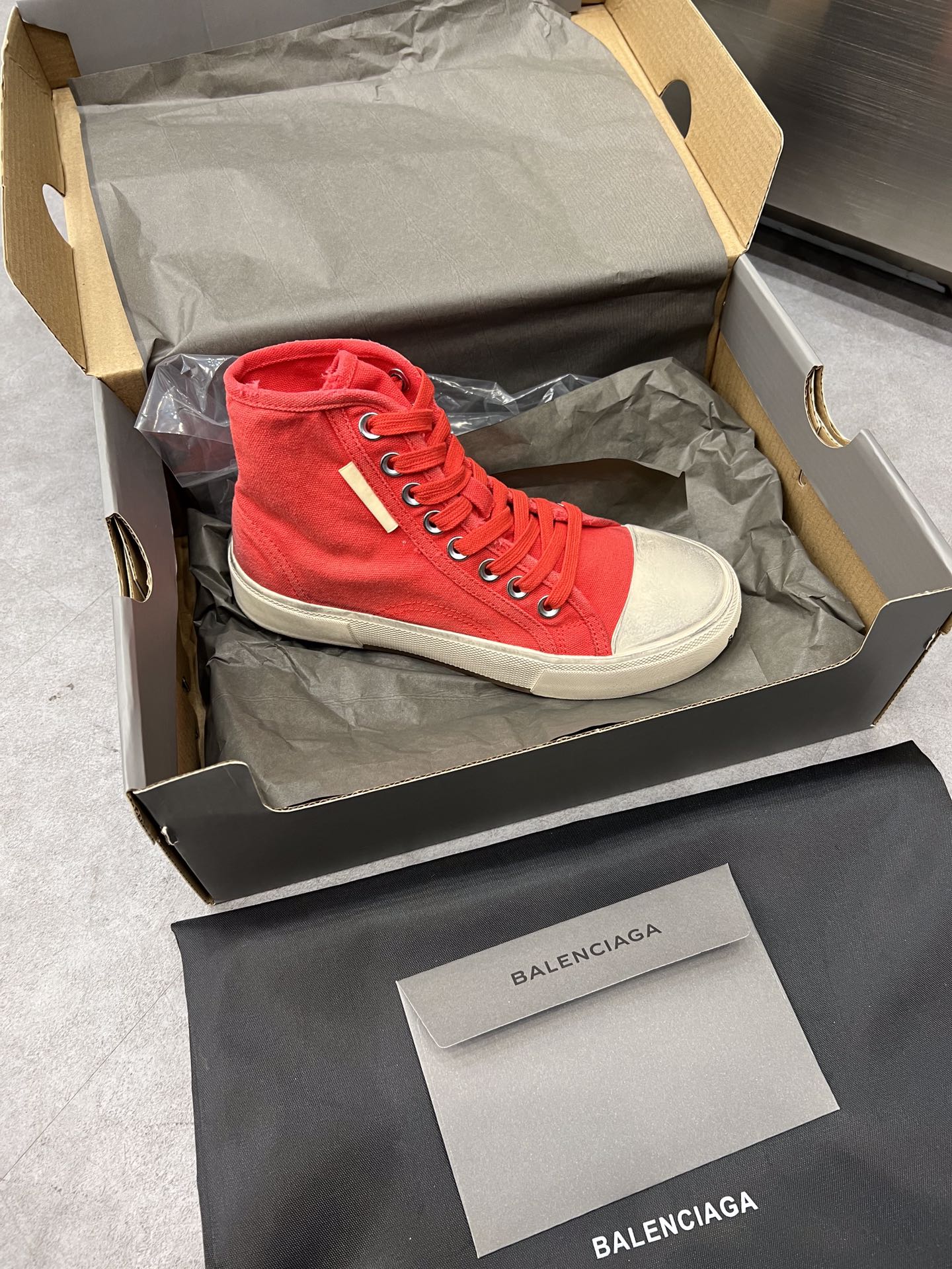 Balenciaga Paris Sneaker 4 - vstockx