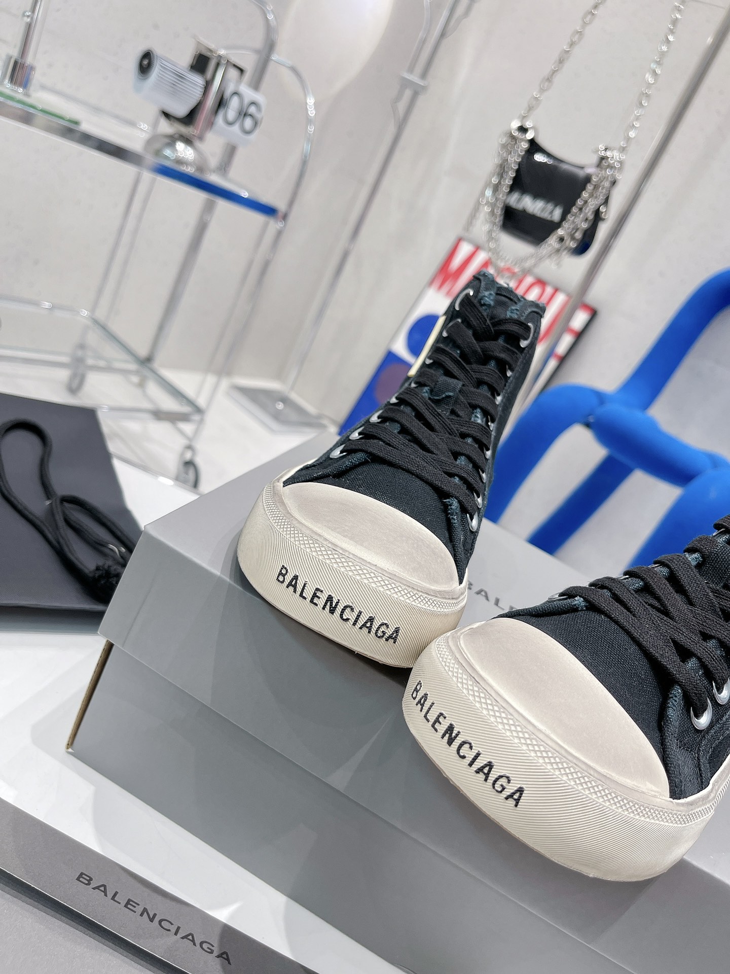 Balenciaga Paris Sneaker 3 - vstockx