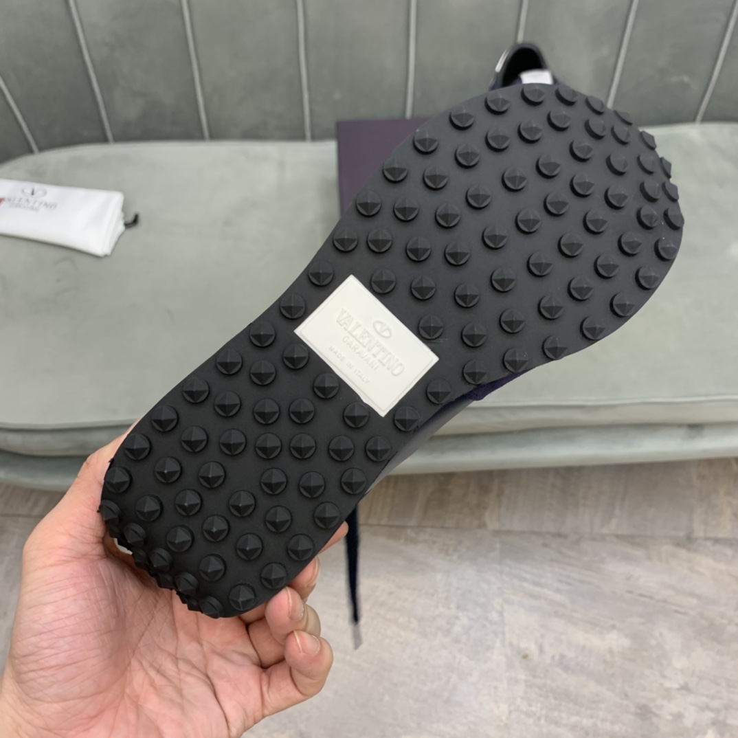 Valentino Garavani Low-top sneakers 2 - vstockx