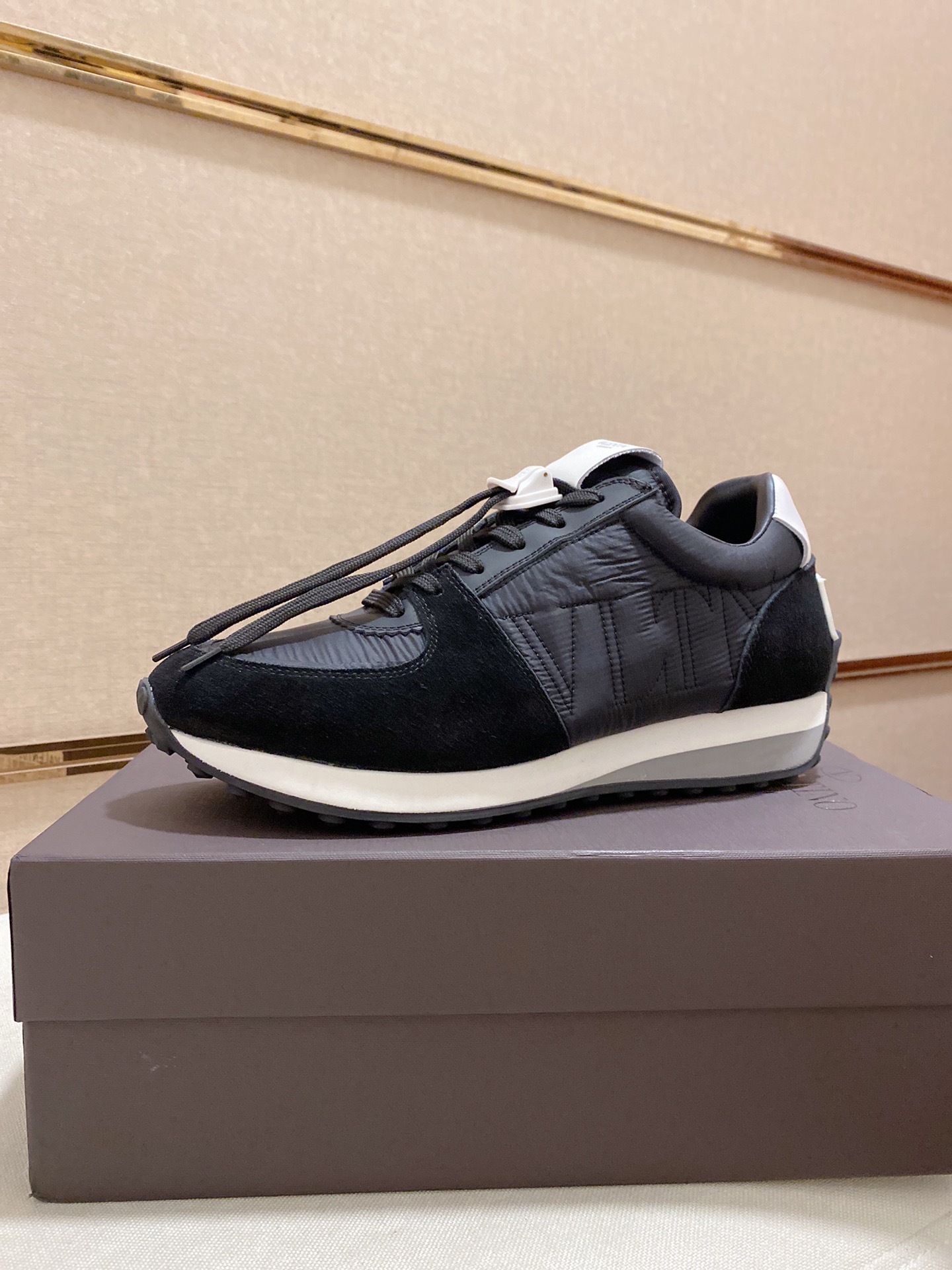 Valentino Garavani Low-top sneakers 10 - vstockx
