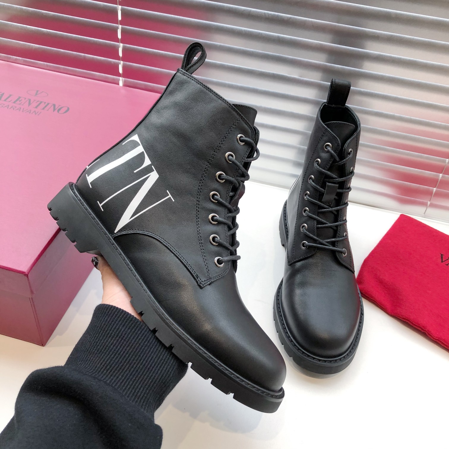 VALENTINO GARAVANI Roman Stud BOOT WOMEN 28 - vstockx