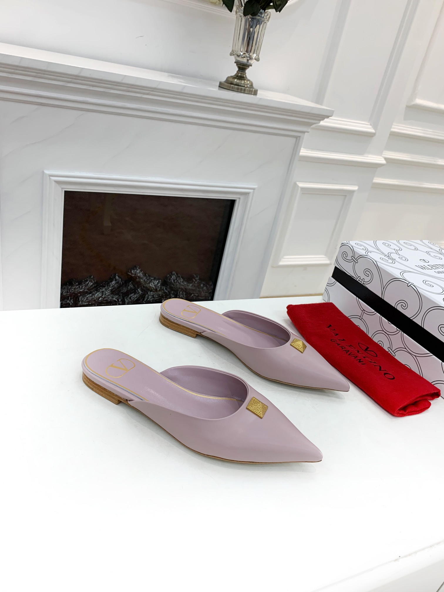 Valentino Garavani Flat sandals Women 21 - vstockx