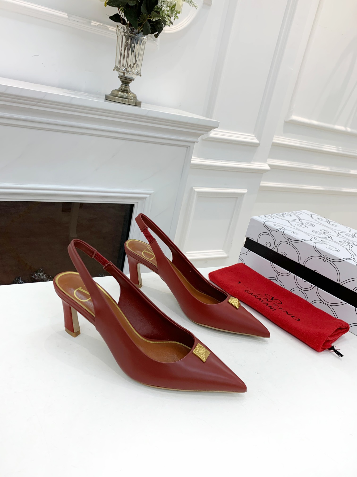 VALENTINO GARAVANI Rockstud WOMEN 37 - vstockx