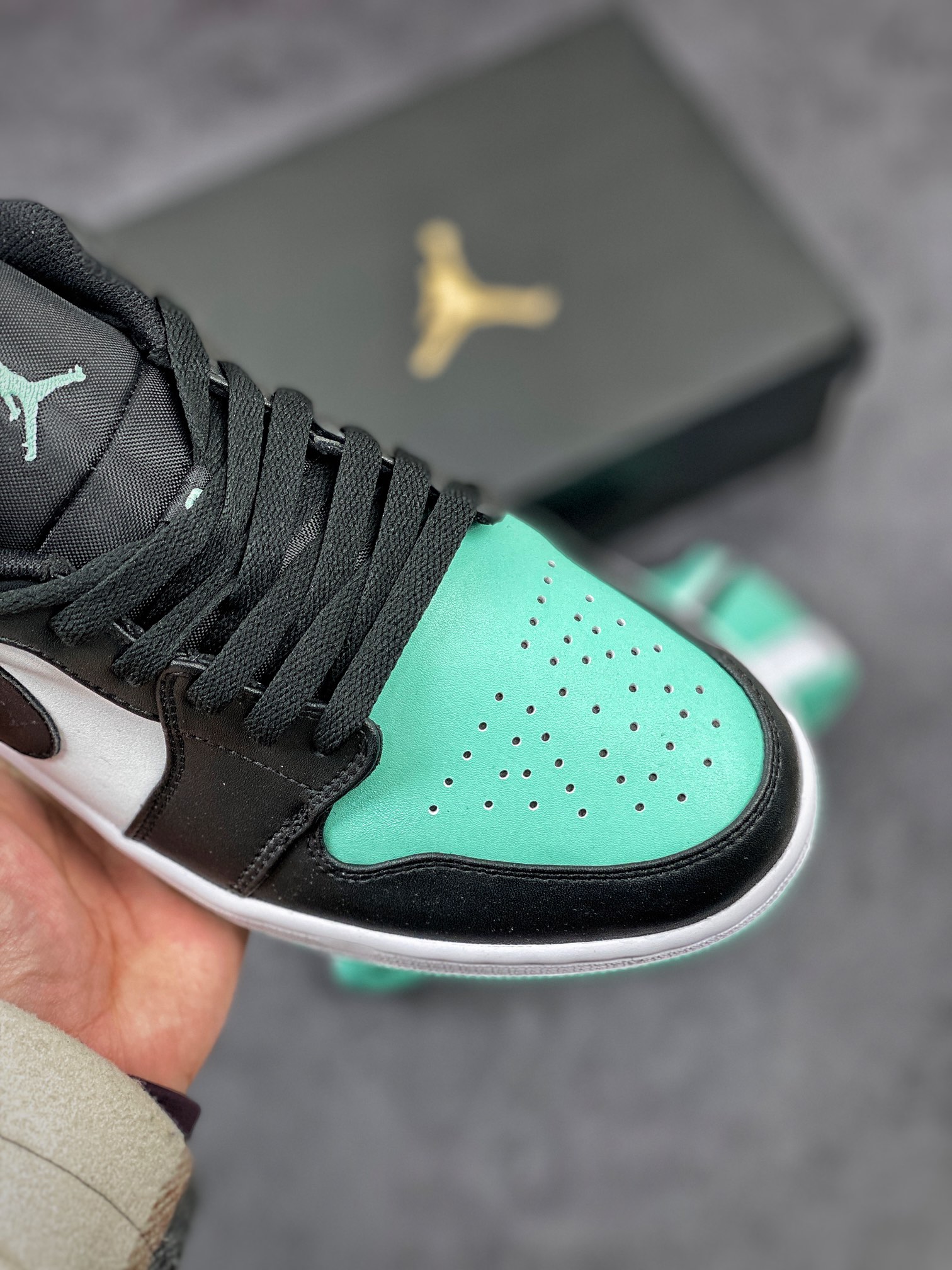 Jordan 1 Low Emerald Toe - vstockx
