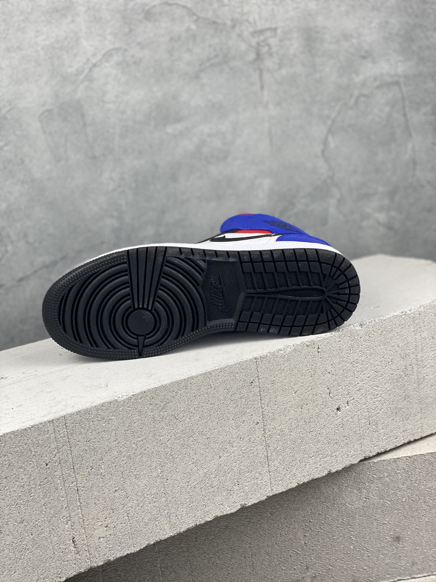 Jordan 1 Mid Top 3 - vstockx