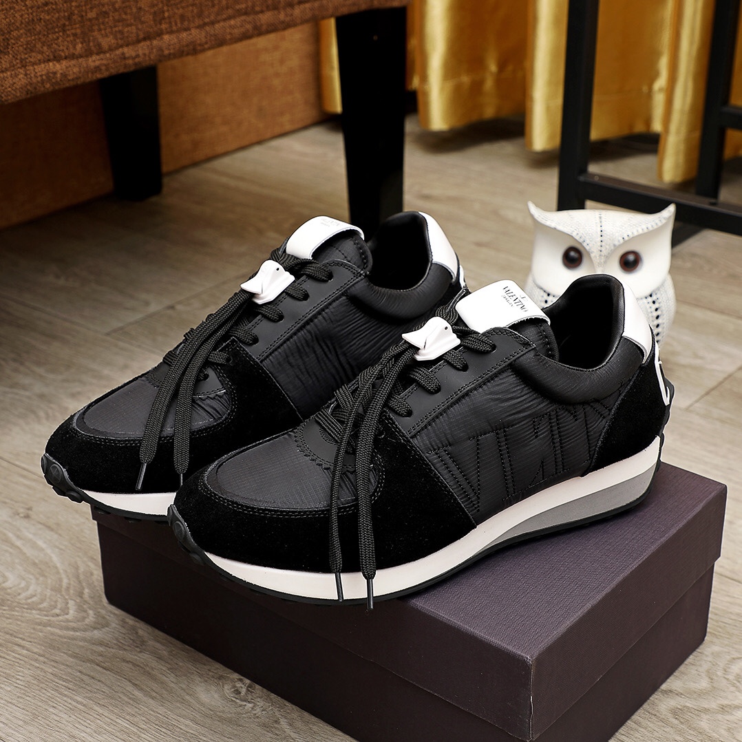 Valentino Garavani Low-top sneakers 14 - vstockx