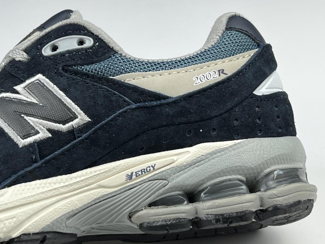 New Balance 2002R Dark Navy - vstockx