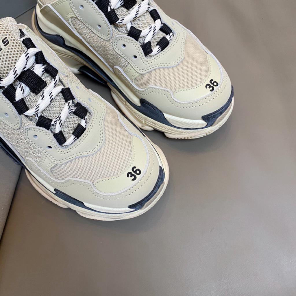 Balenciaga Triple S Vanille (W) - vstockx