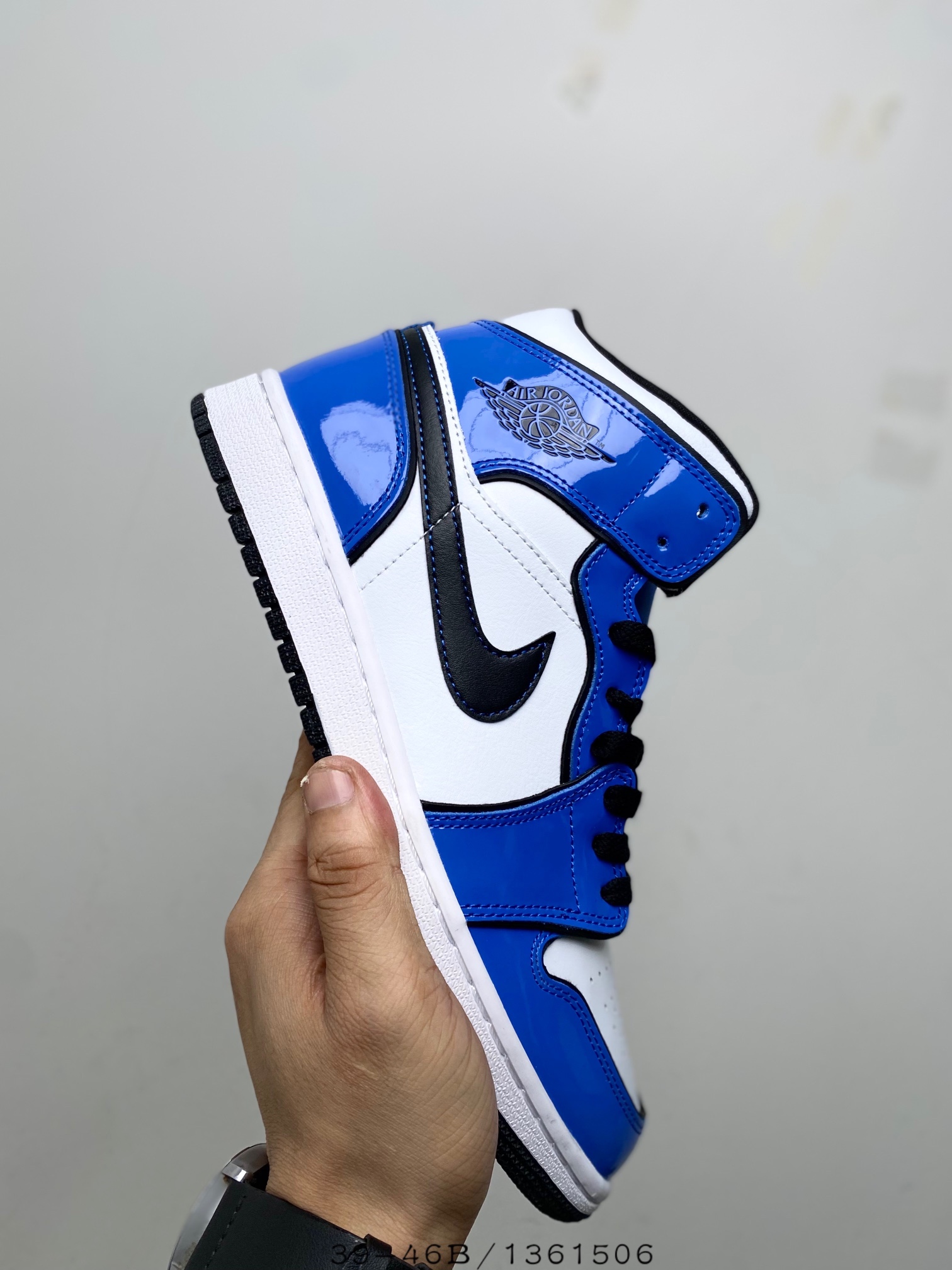 Jordan 1 Mid Signal Blue - vstockx