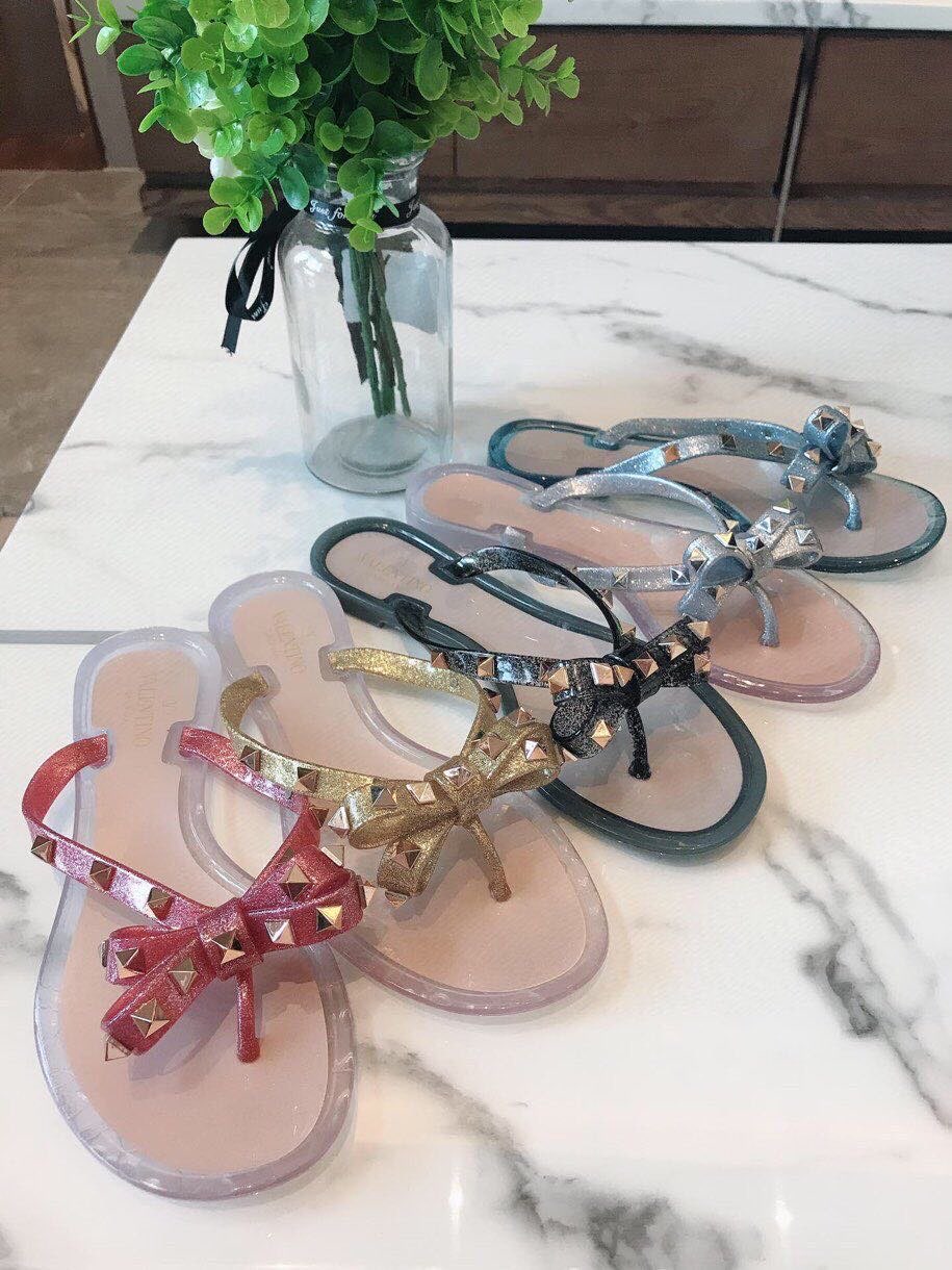 VALENTINO GARAVANI Rockstud WOMEN 35 - vstockx