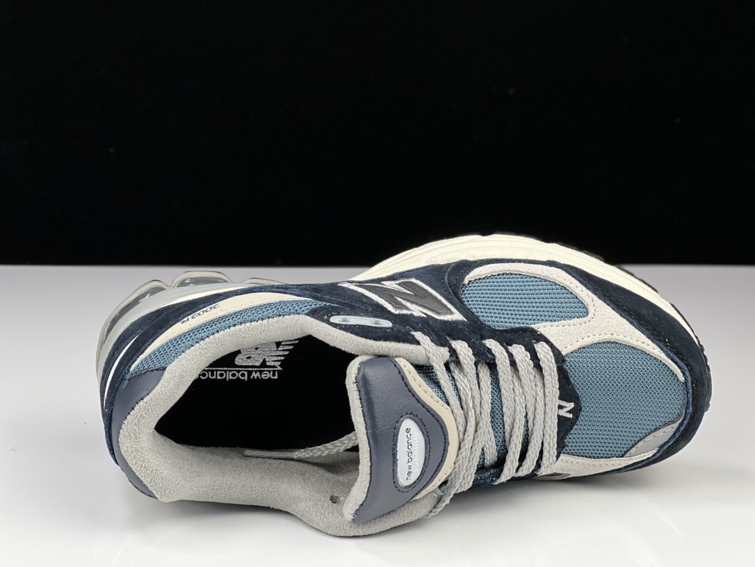 New Balance 2002R Dark Navy - vstockx