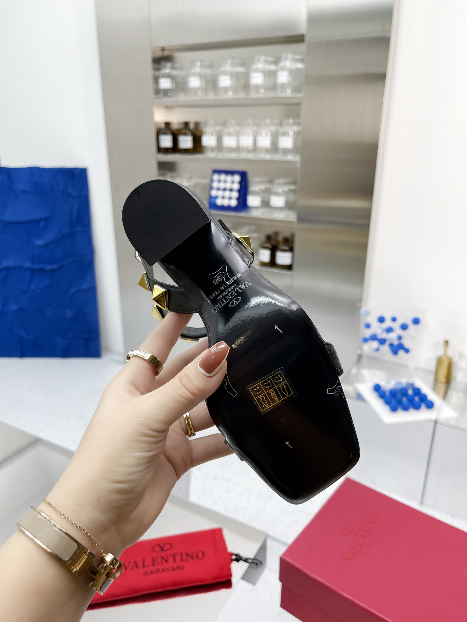 VALENTINO GARAVANI Roman Stud WOMEN 14 - vstockx