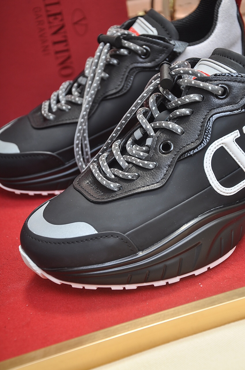 Valentino Garavani Low-top sneakers 17 - vstockx