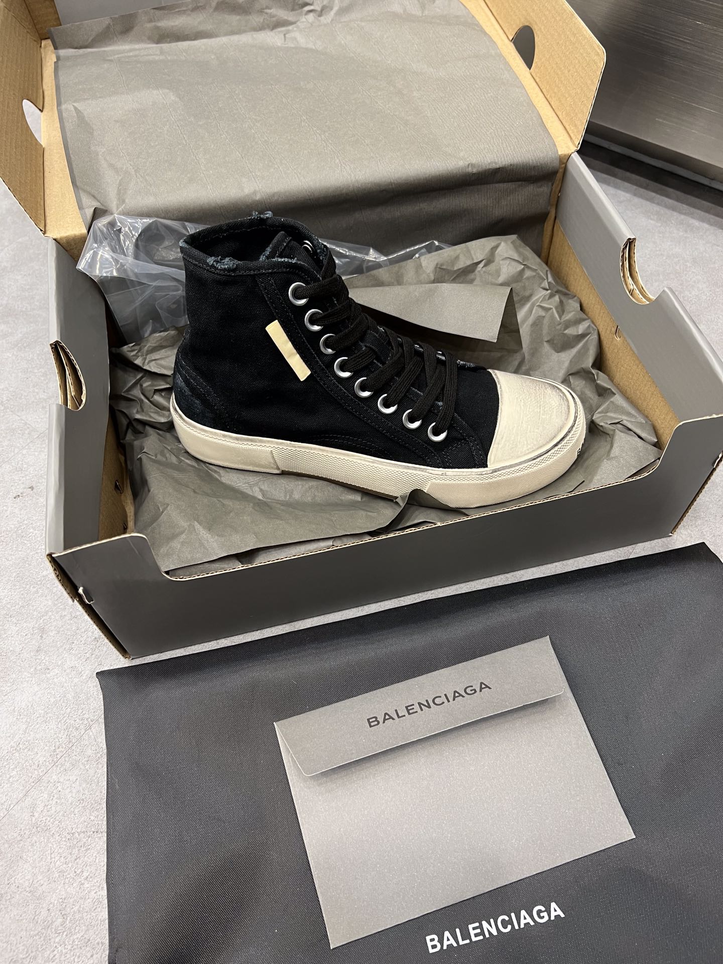 Balenciaga Paris Sneaker 4 - vstockx