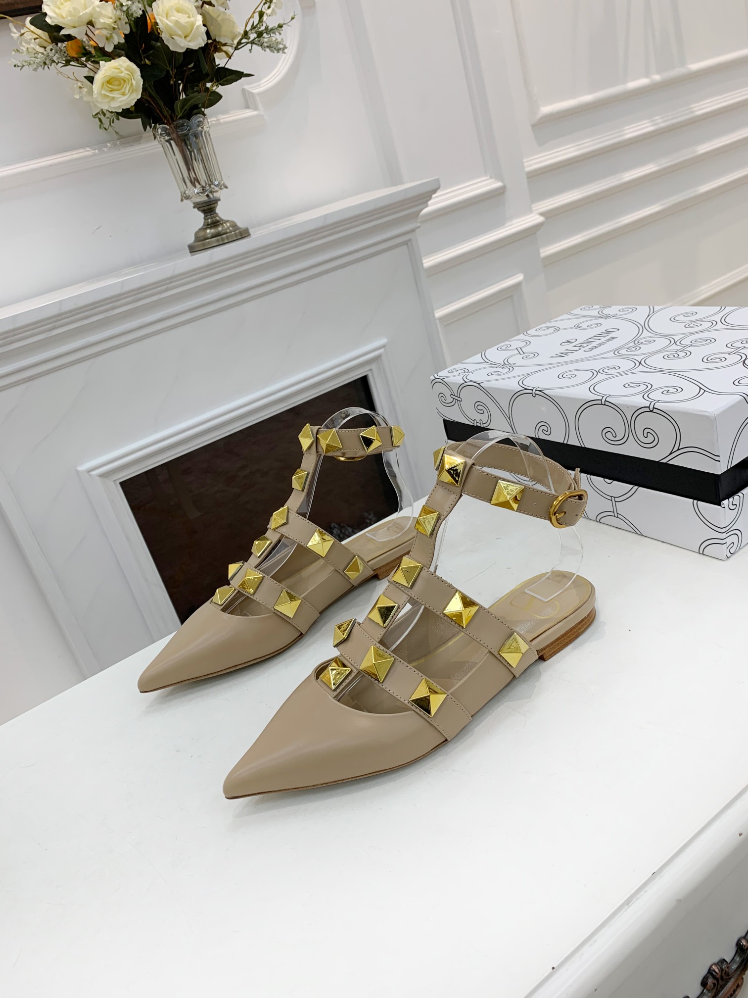 VALENTINO GARAVANI Roman Stud WOMEN 33 - vstockx