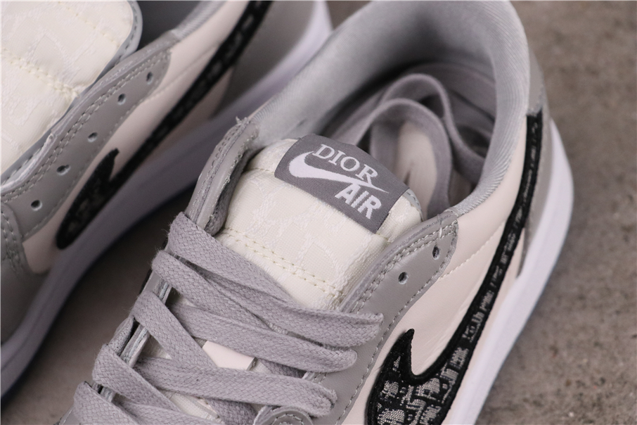 Jordan 1 Retro Low Dior - vstockx