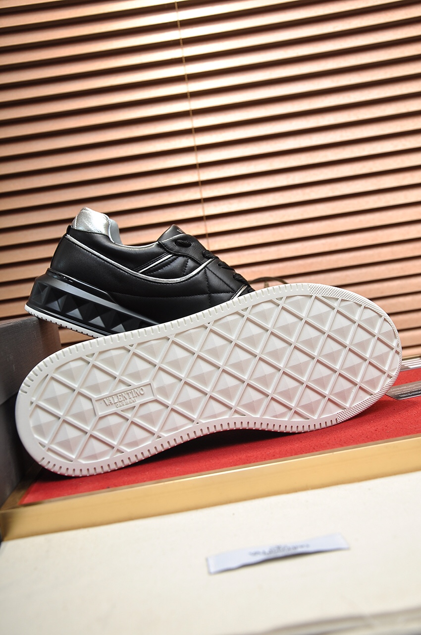 Valentino Garavani One Stud Low-top sneakers 6 - vstockx