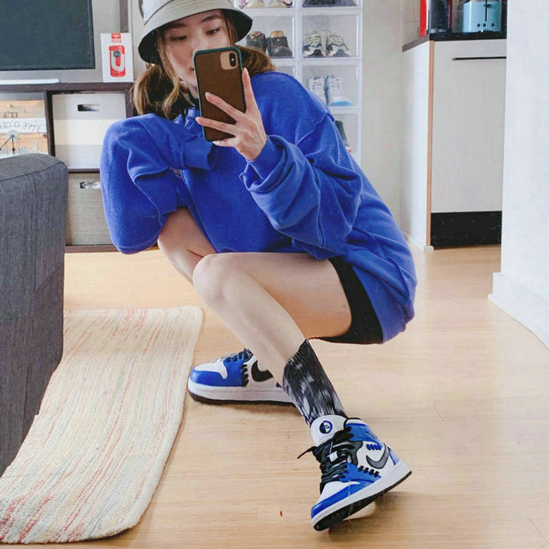 Jordan 1 Mid Sisterhood - vstockx