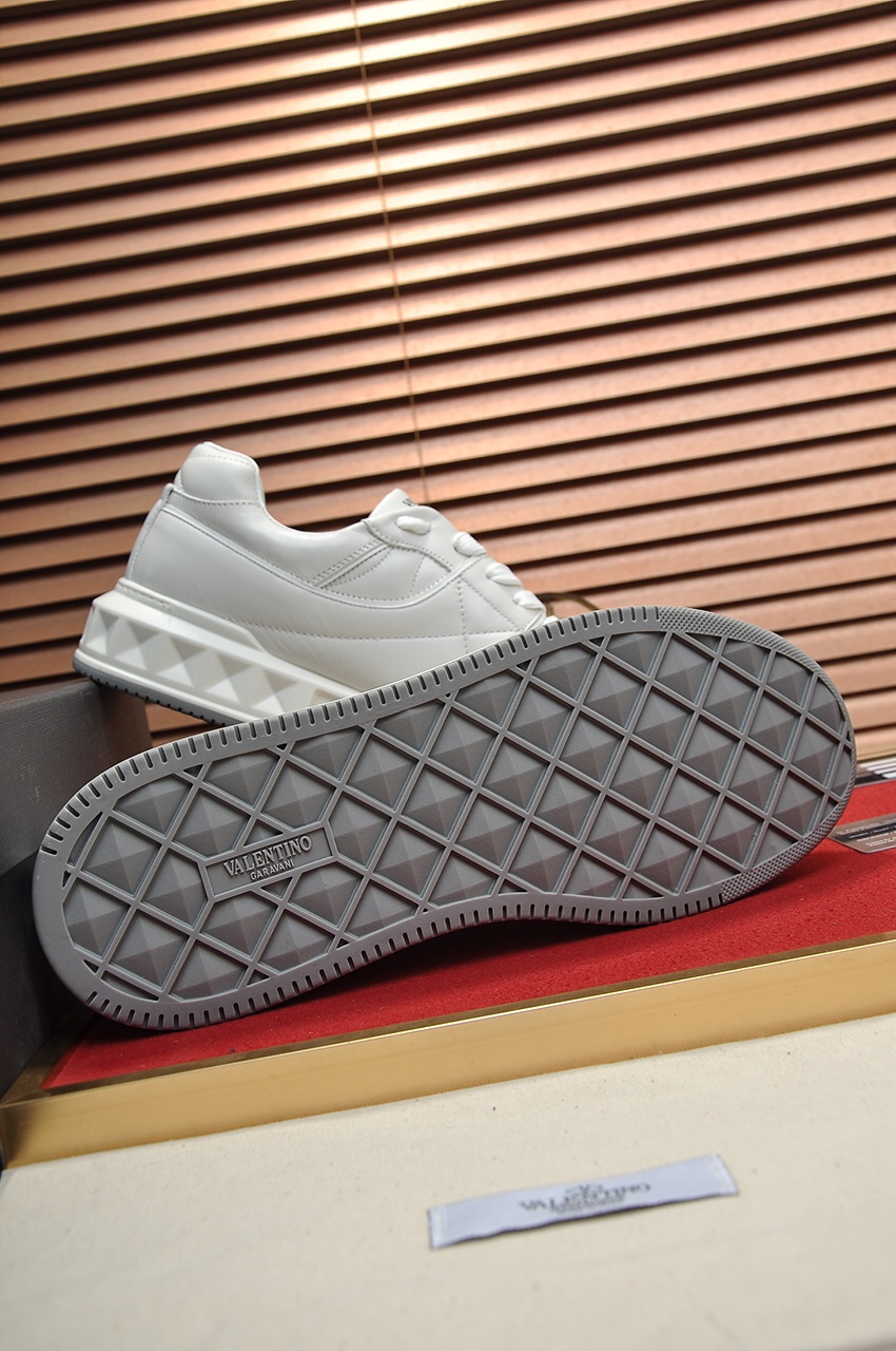 Valentino Garavani One Stud Low-top sneakers 7 - vstockx