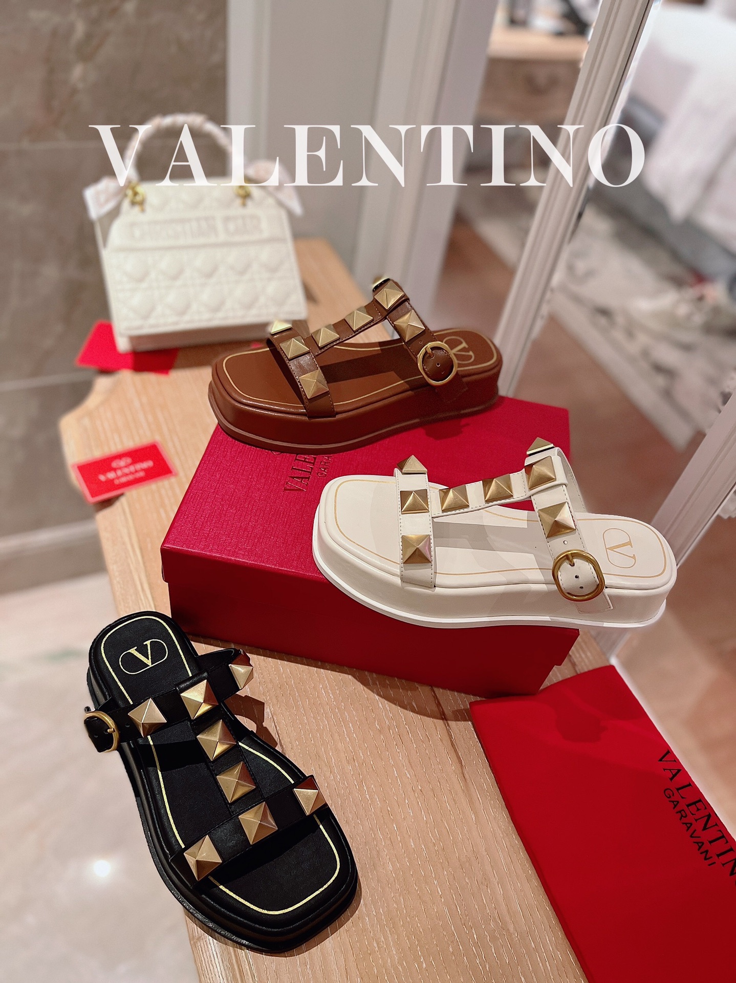 VALENTINO GARAVANI Roman Stud WOMEN 1 - vstockx