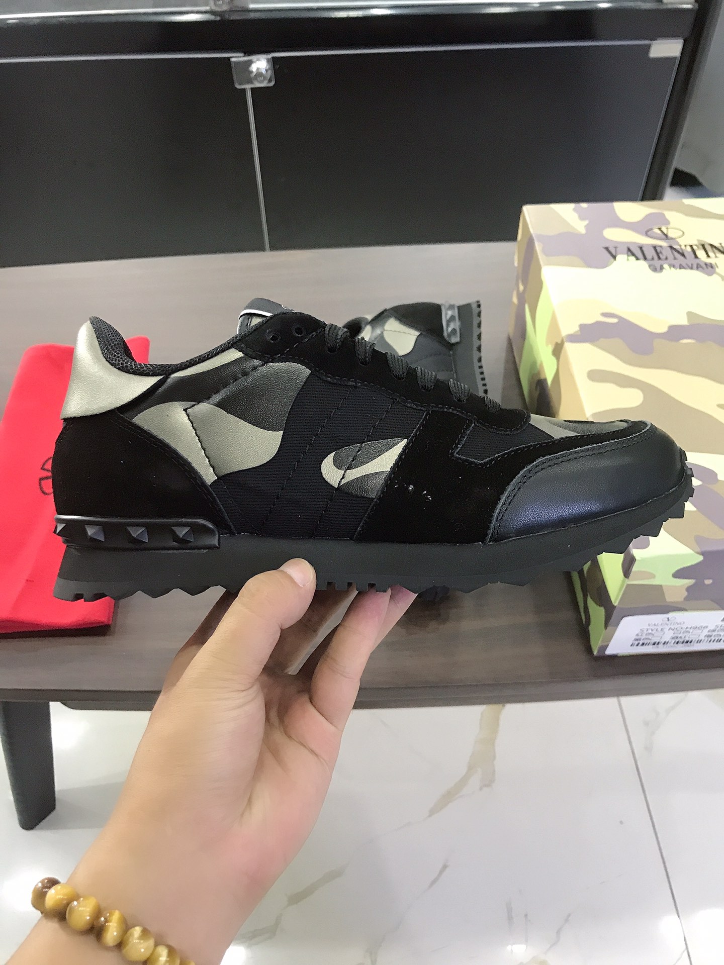 Valentino Garavani Rockrunner camouflage-print sneakers 4 - vstockx