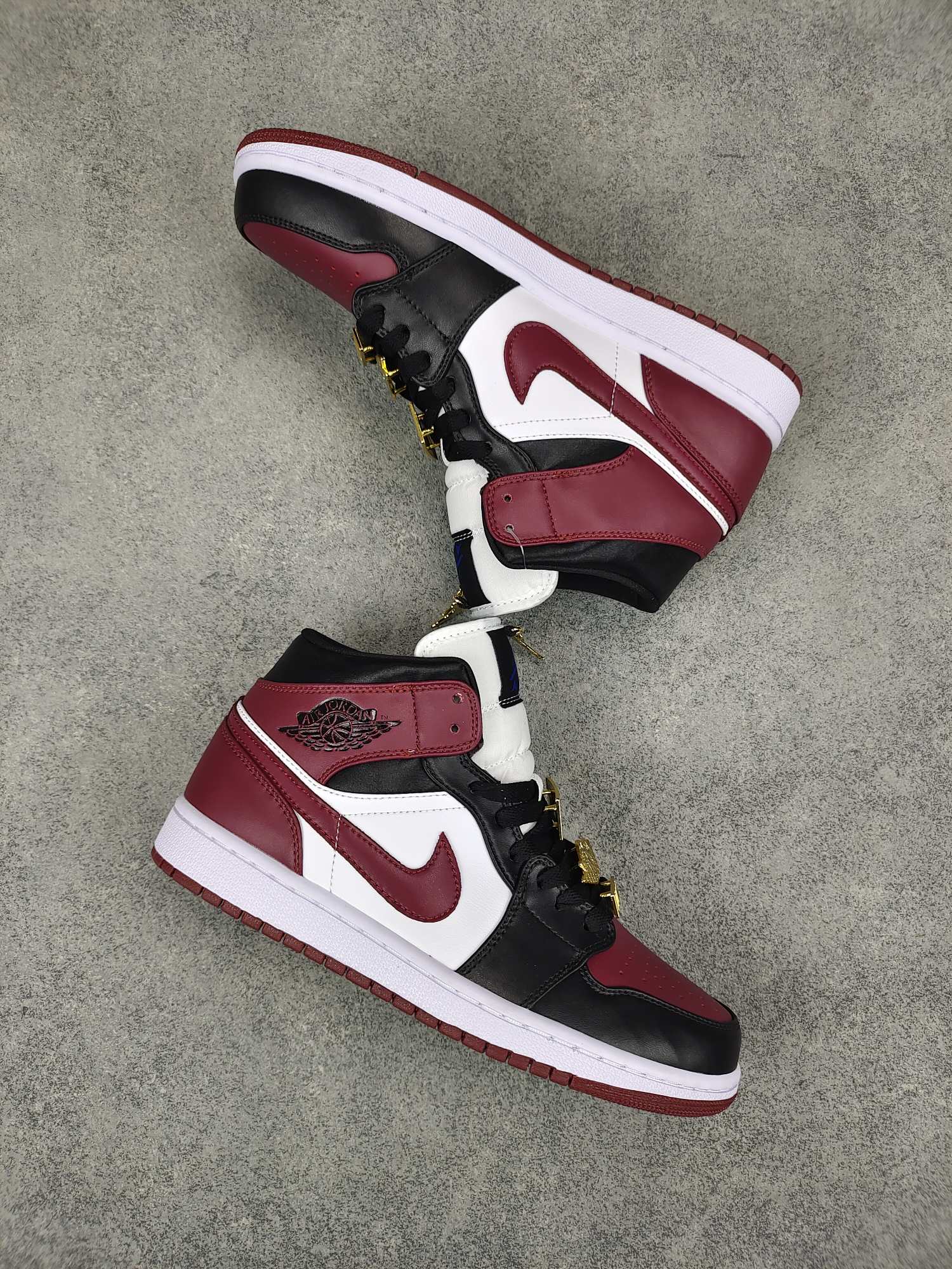 Jordan 1 Mid SE Black Dark Beetroot (W) - vstockx