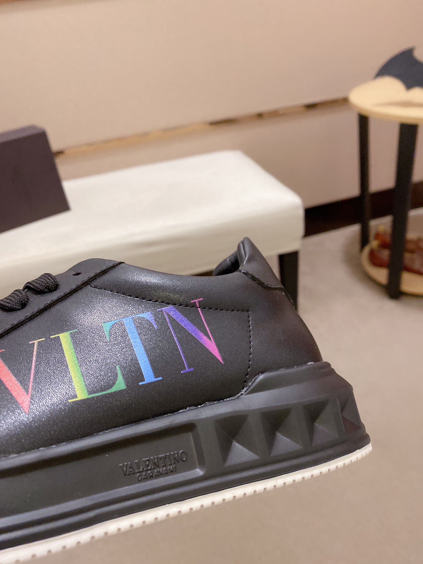 Valentino Garavani Low-top sneakers 8 - vstockx