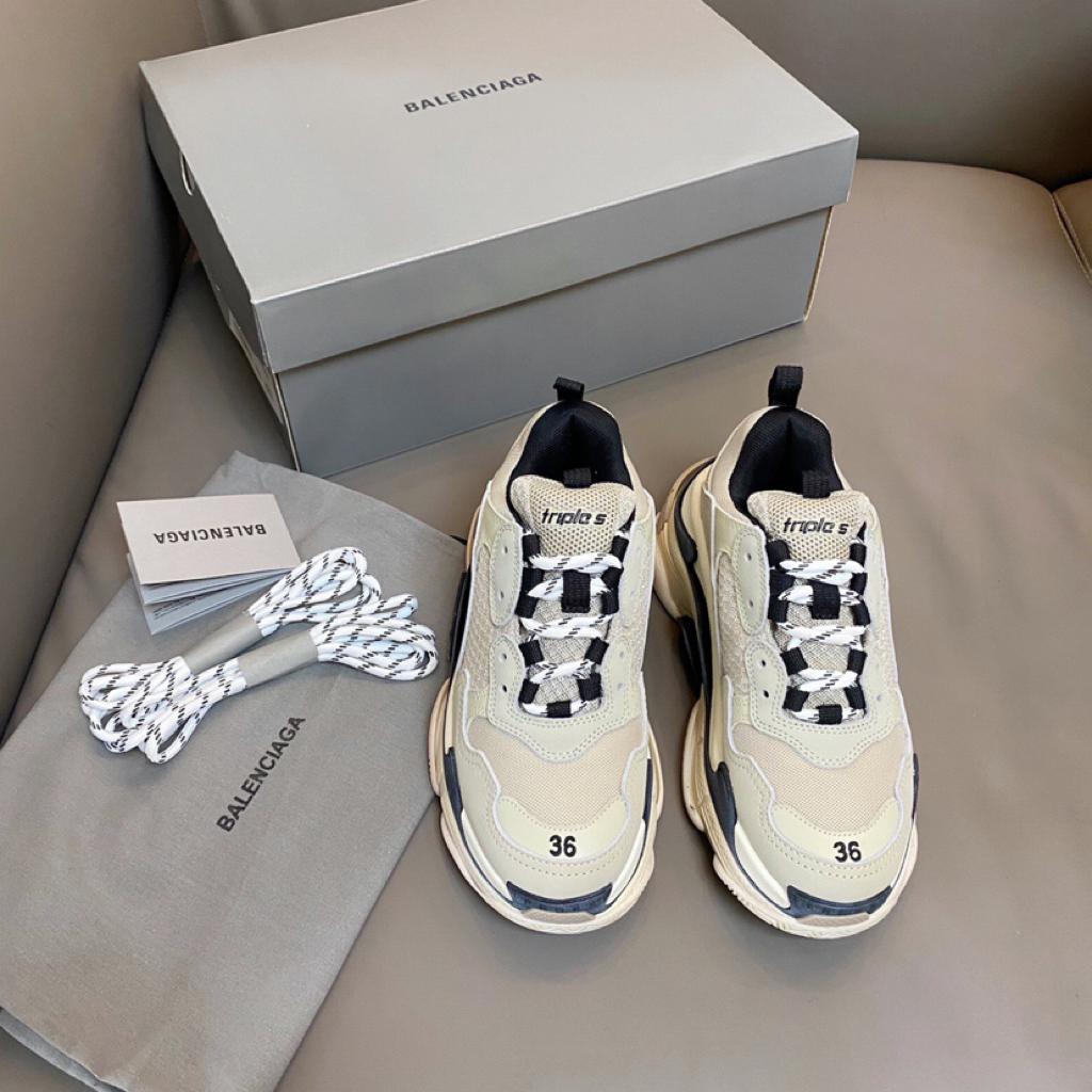 Balenciaga Triple S Vanille (W) - vstockx