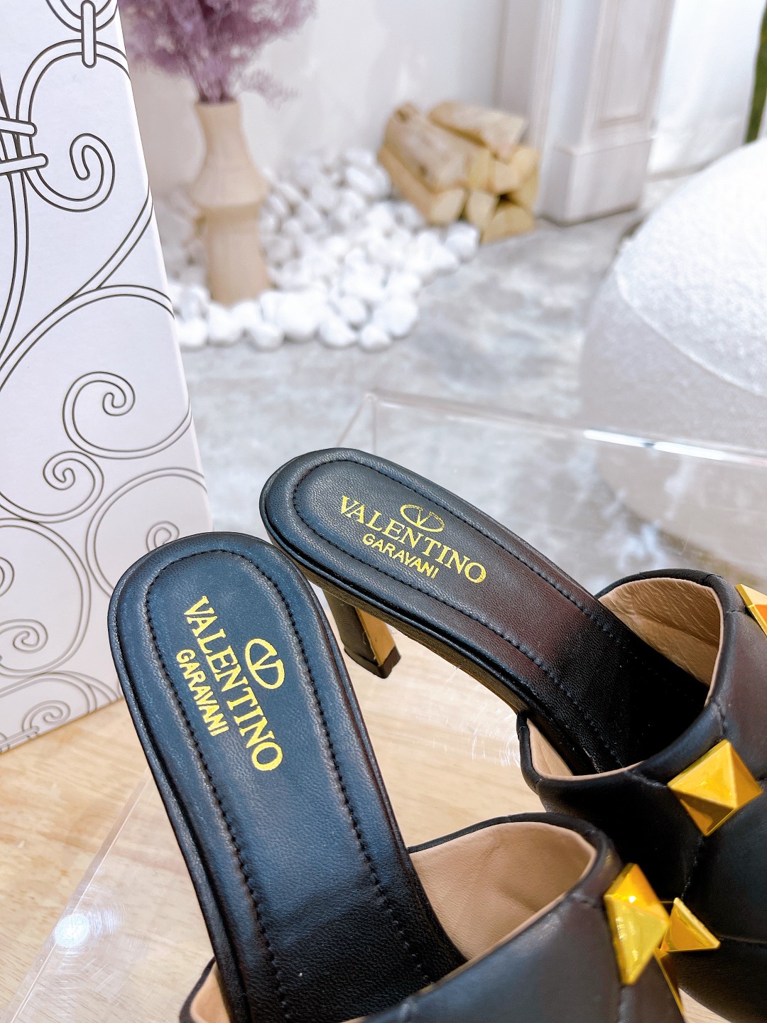 VALENTINO GARAVANI Roman Stud WOMEN 34 - vstockx