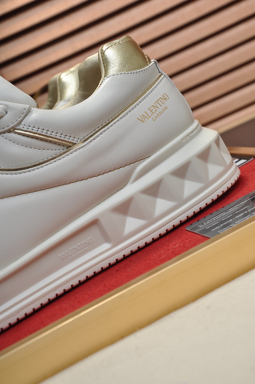 Valentino Garavani One Stud Low-top sneakers 9 - vstockx