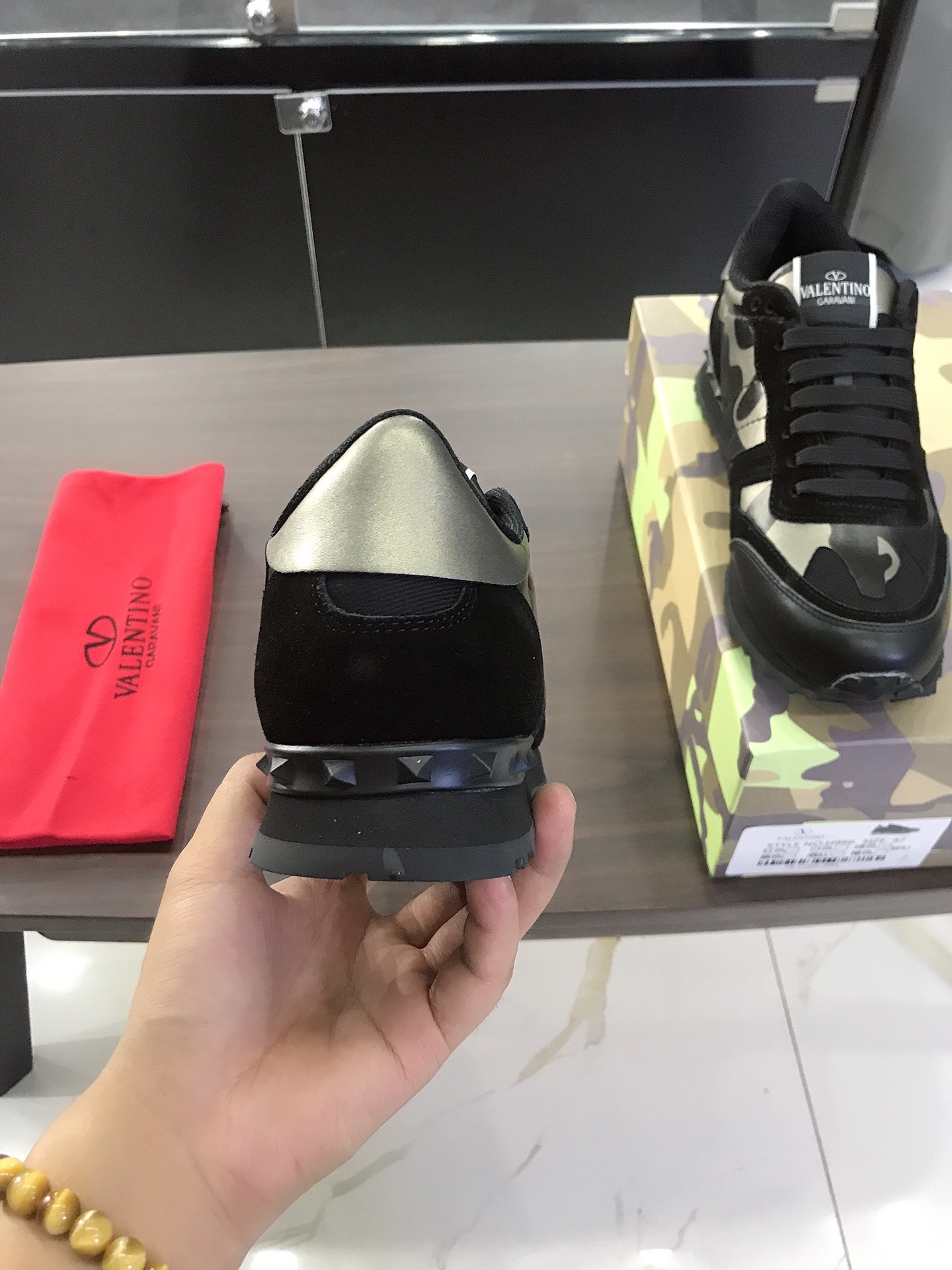 Valentino Garavani Rockrunner camouflage-print sneakers 4 - vstockx