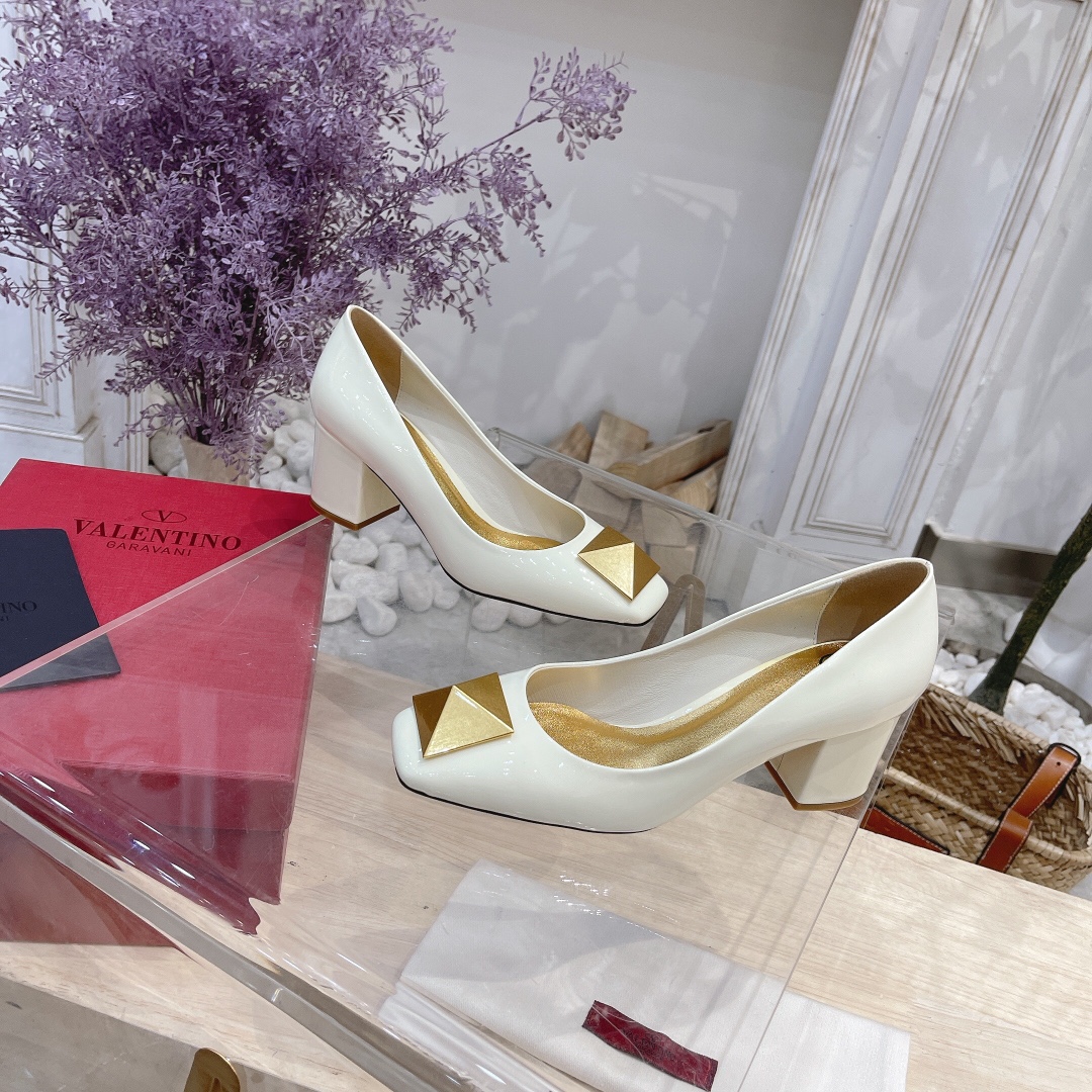 VALENTINO GARAVANI Roman Stud WOMEN 18 - vstockx