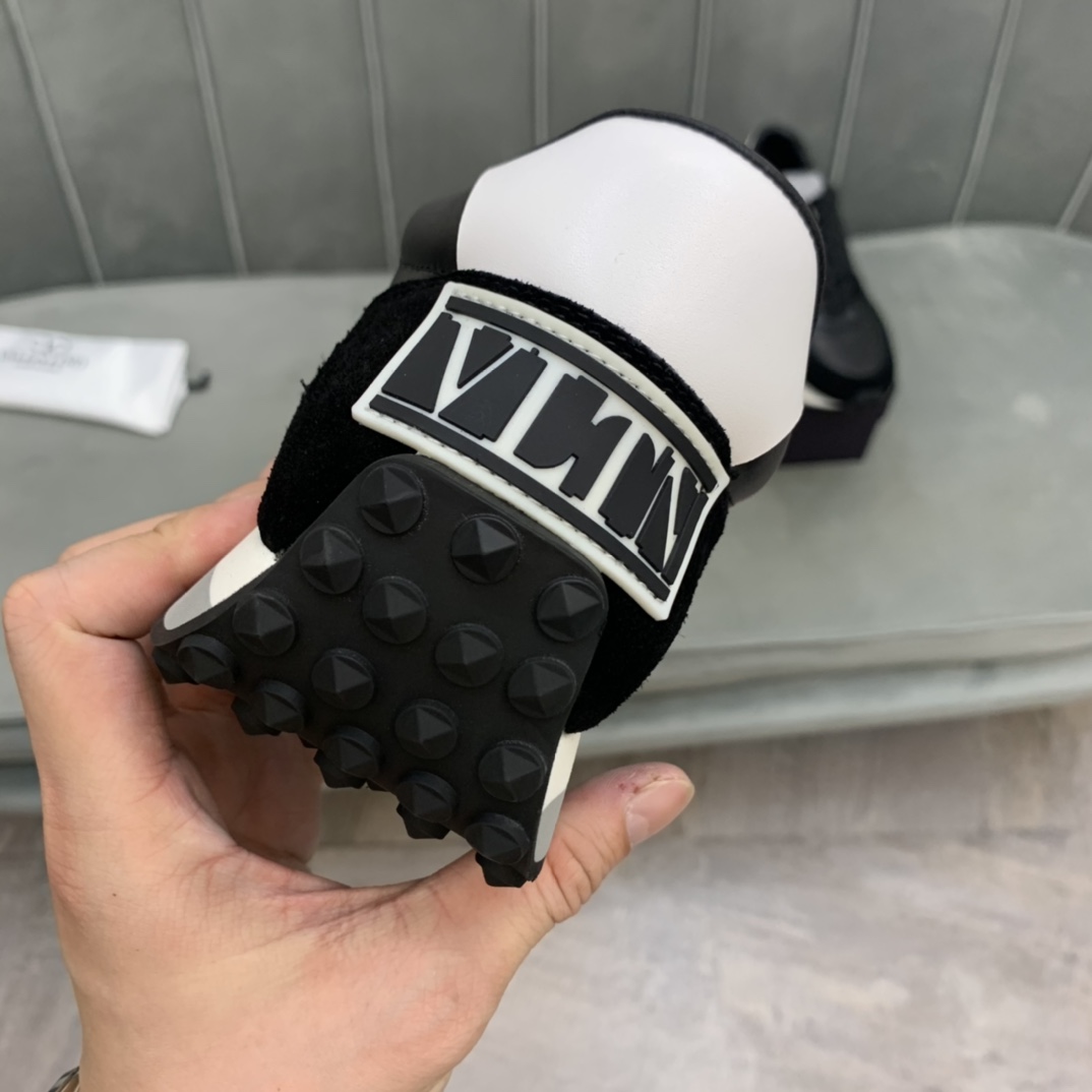 Valentino Garavani Low-top sneakers 6 - vstockx