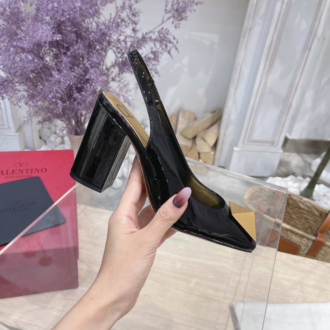 VALENTINO GARAVANI Roman Stud WOMEN 19 - vstockx