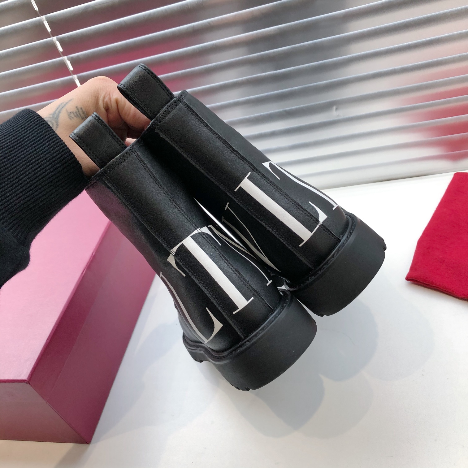 VALENTINO GARAVANI Roman Stud BOOT WOMEN 28 - vstockx