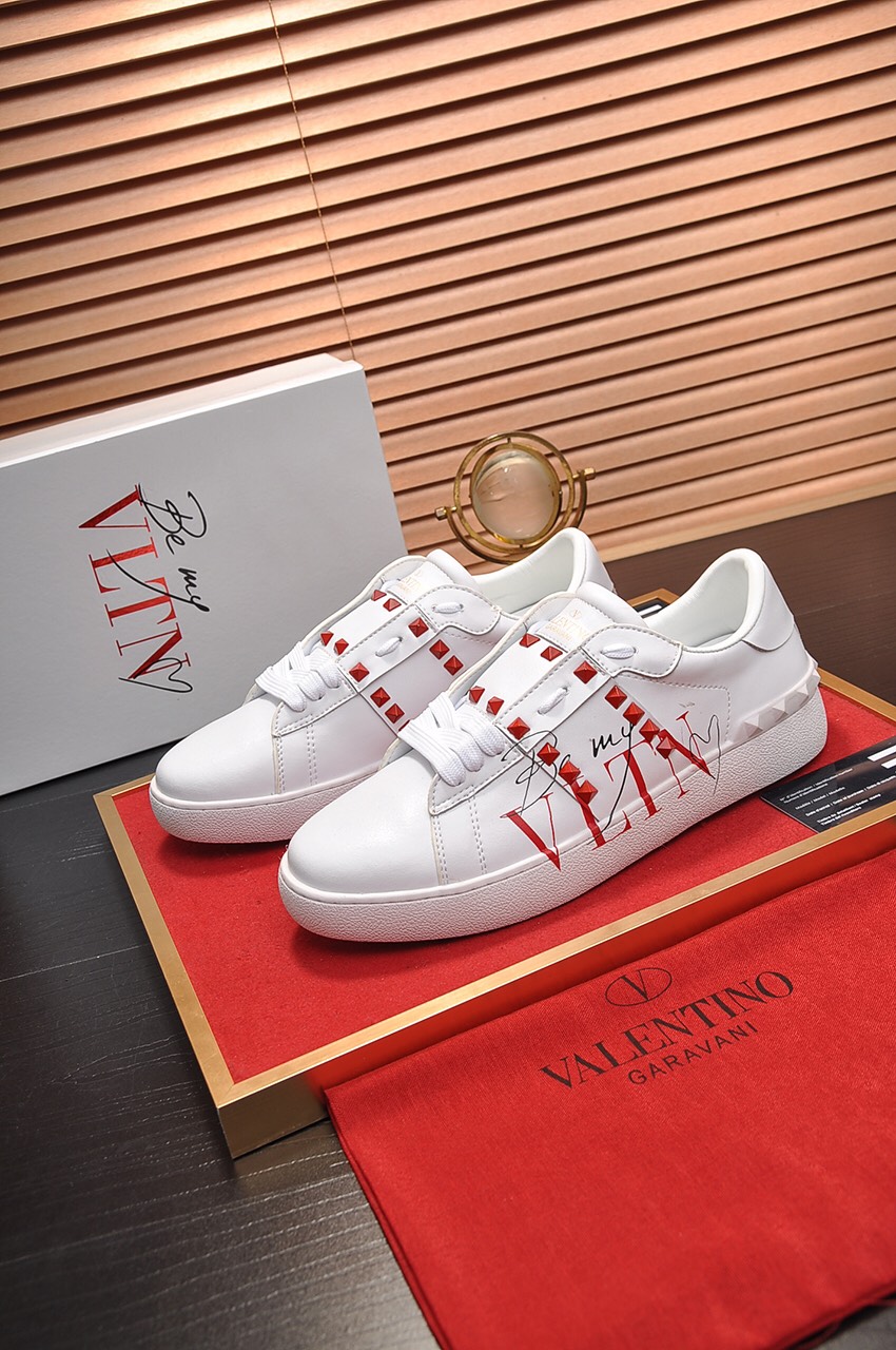 Valentino Garavani Rockstud Untitled calfskin sneaker 23 - vstockx