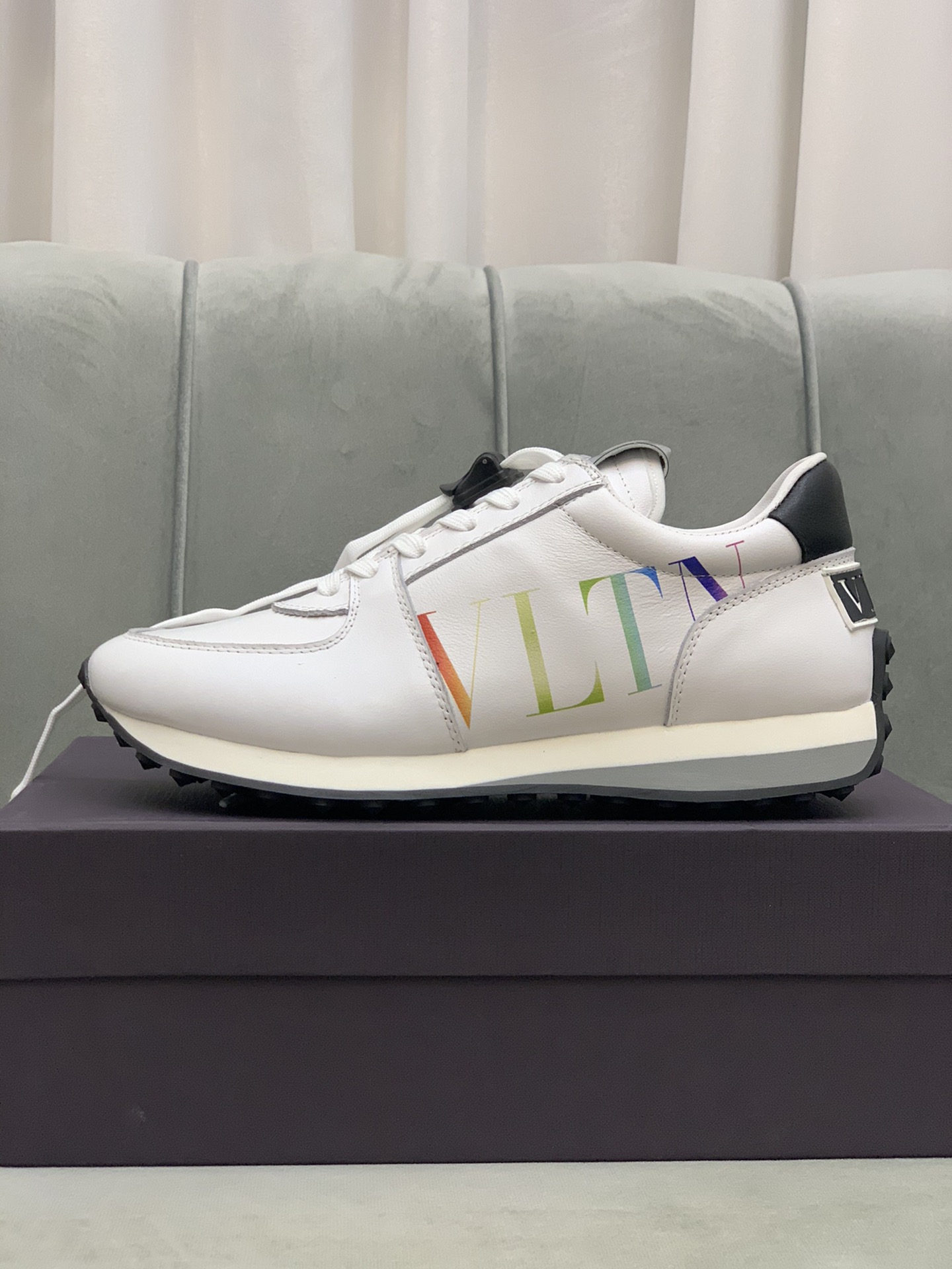 Valentino Garavani Low-top sneakers 5 - vstockx