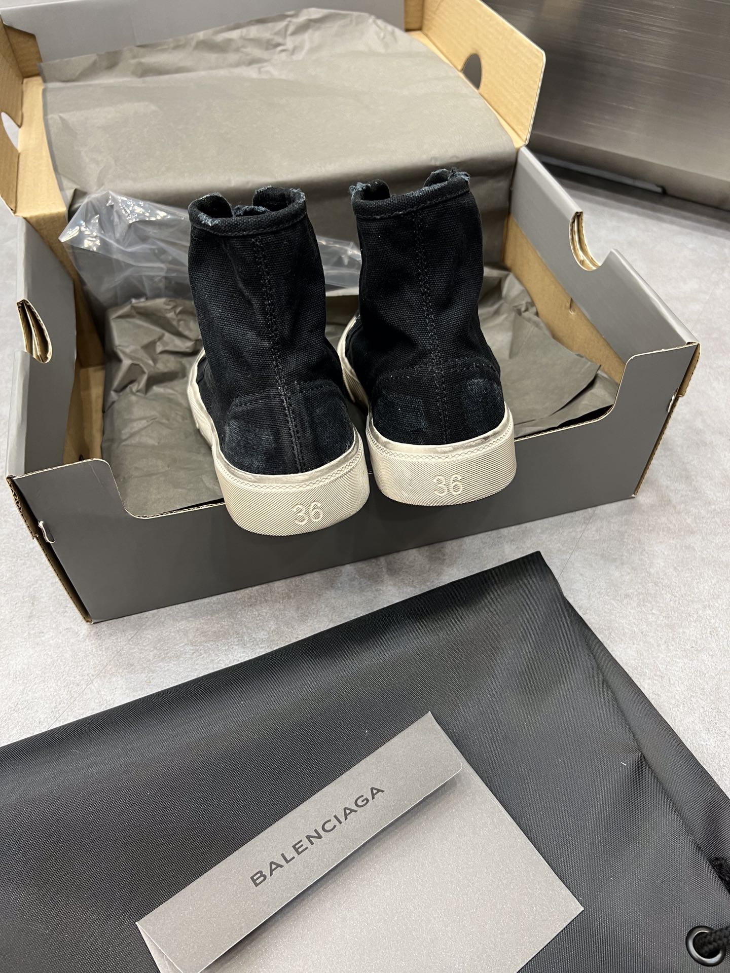 Balenciaga Paris Sneaker 4 - vstockx