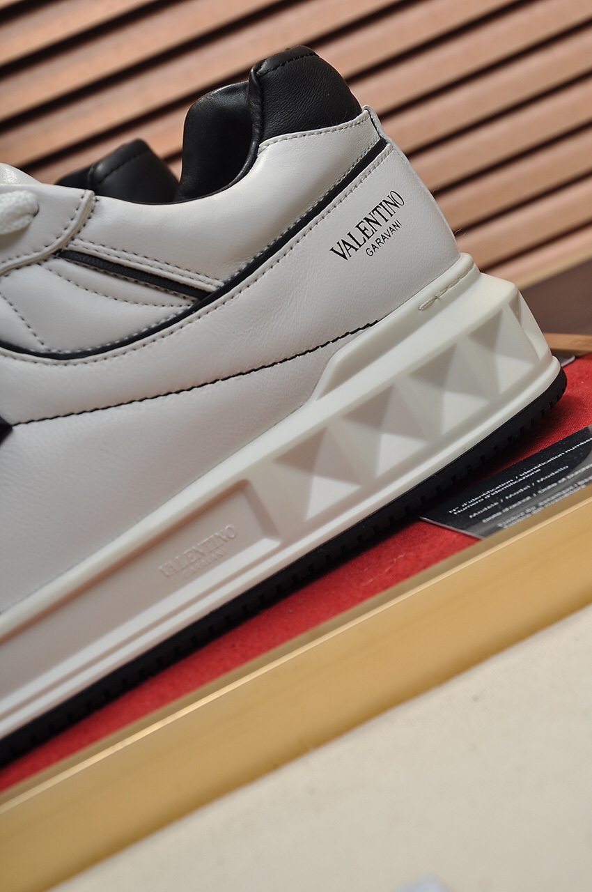 Valentino Garavani One Stud Low-top sneakers 8 - vstockx