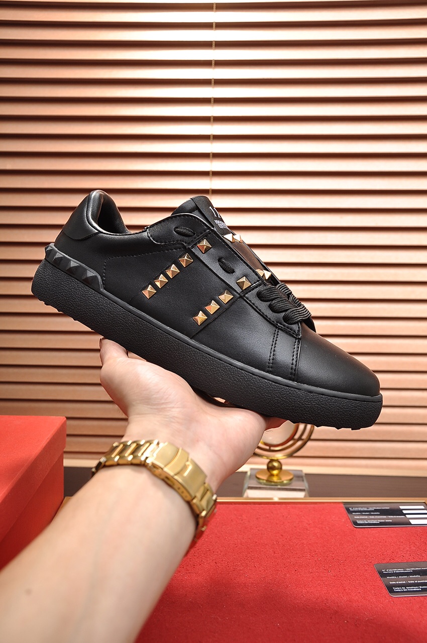 Valentino Garavani Rockstud Untitled calfskin sneaker 13 - vstockx